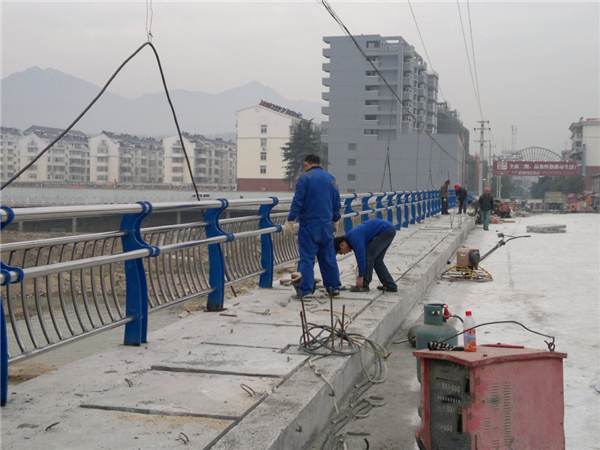 武清不锈钢复合管护栏常见问题及解决方案